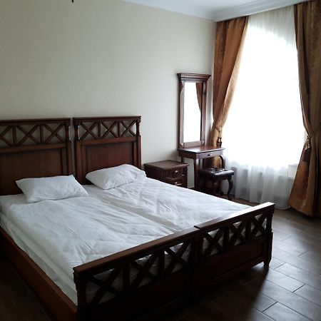 Pride Hotel Tarashcha Buitenkant foto