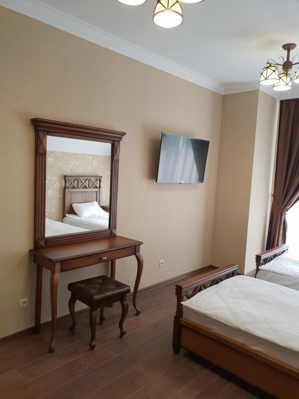 Pride Hotel Tarashcha Buitenkant foto