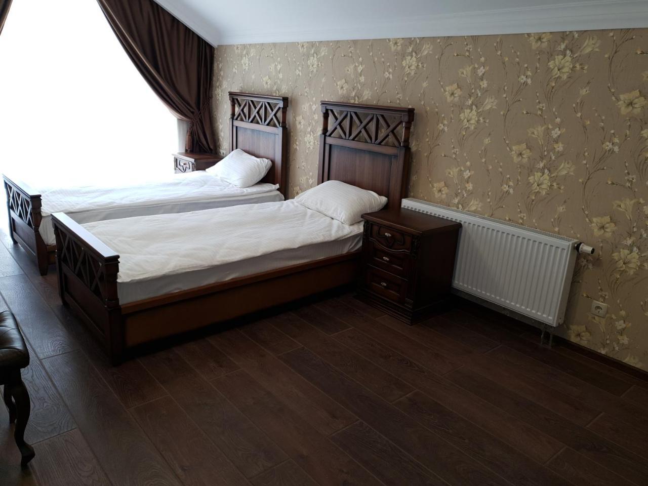 Pride Hotel Tarashcha Buitenkant foto